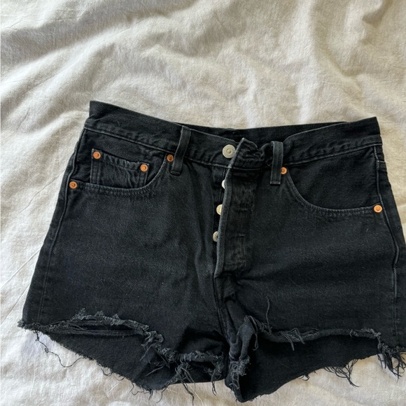 Levi’s black shorts - Picture 2 of 2